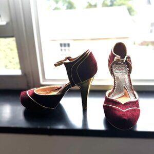 Bettie Page Velvet pumps In Burgandy And Gold. Size US 6 - pin-up style